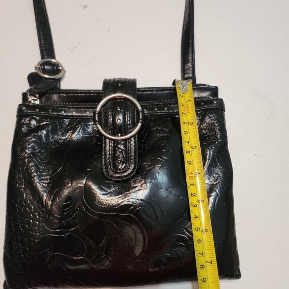 Relic Faux Black Patent Leather Floral Embossed Crossbody Bag EUC - Picture 8 of 16